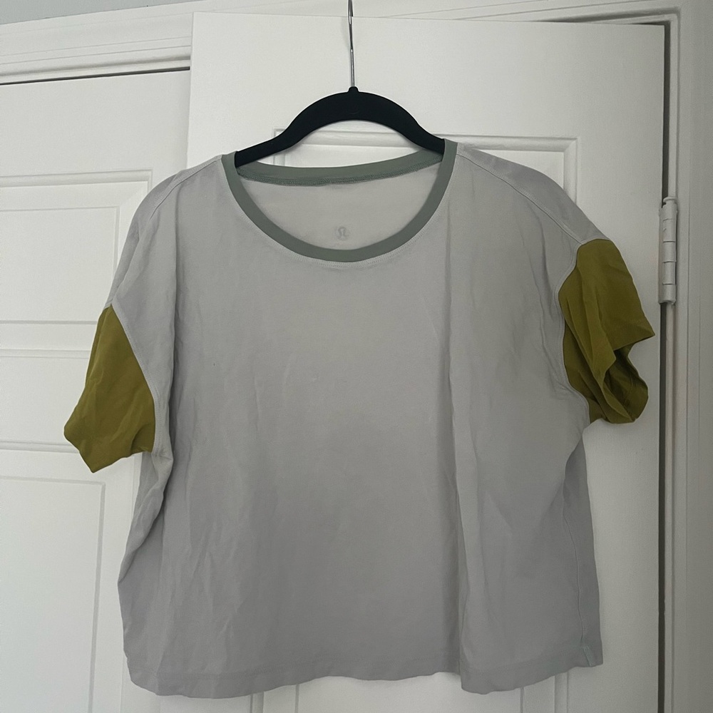 Lululemon Cropped Colorblock Cates Tee